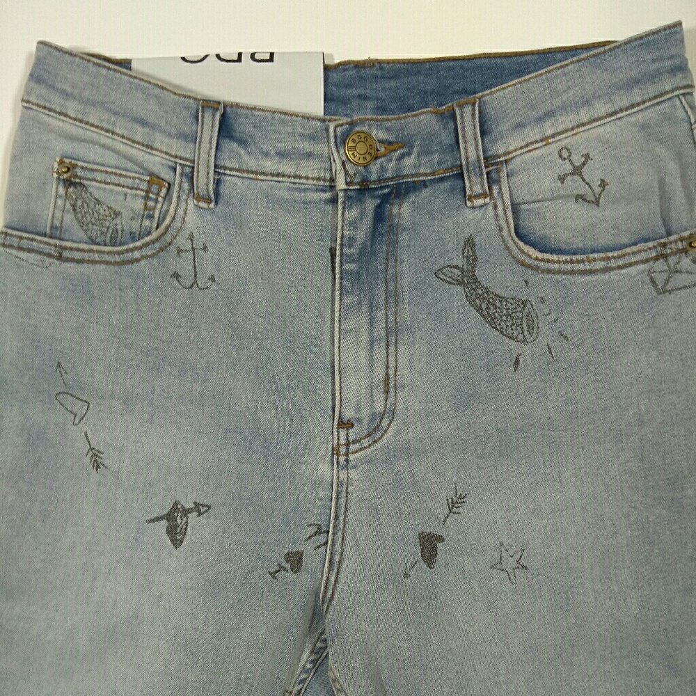 NWT UO BDG Girlfriend Graffiti Jeans